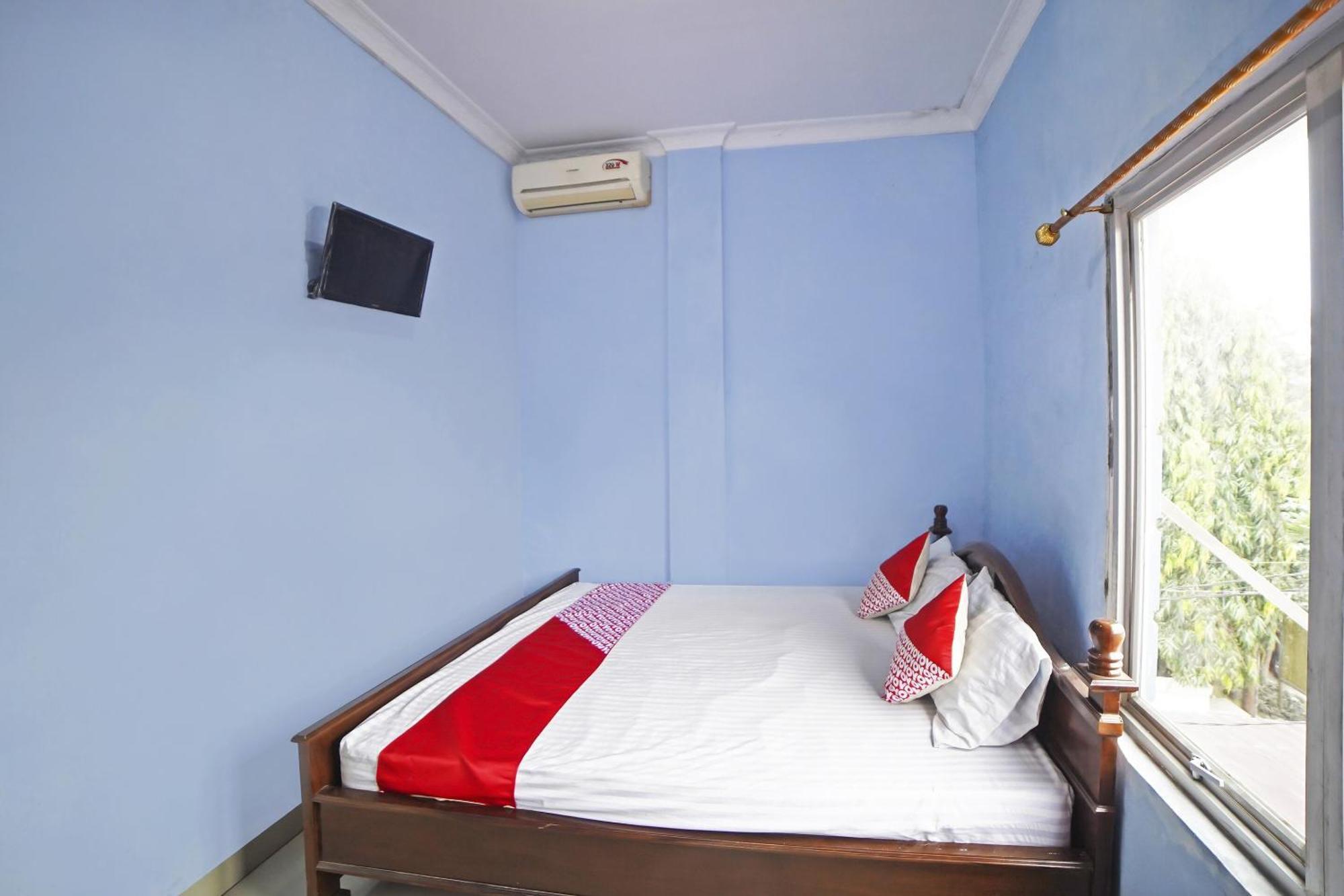 Oyo 90922 Gurusinga Guesthouse Medan Esterno foto