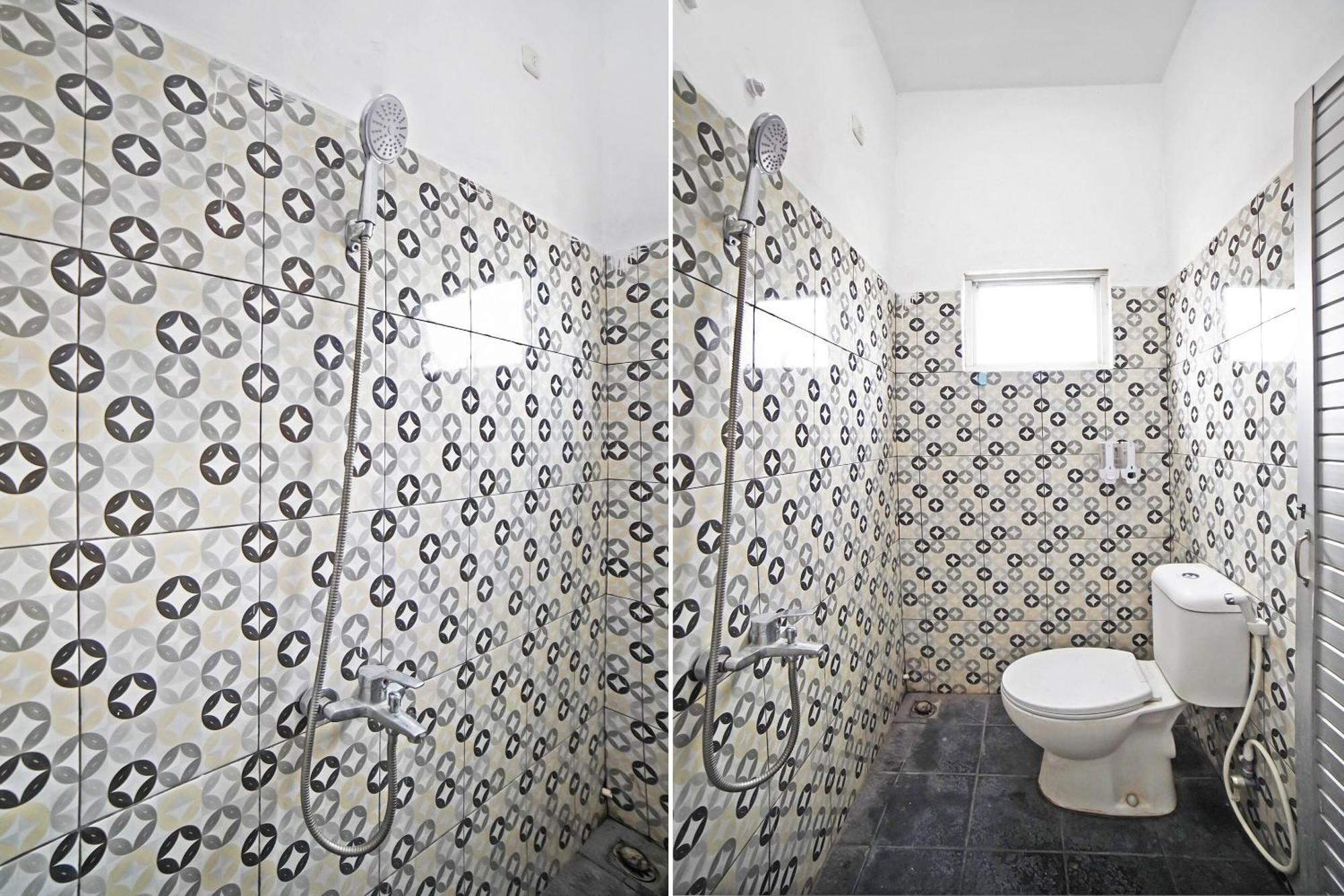 Oyo 90922 Gurusinga Guesthouse Medan Esterno foto