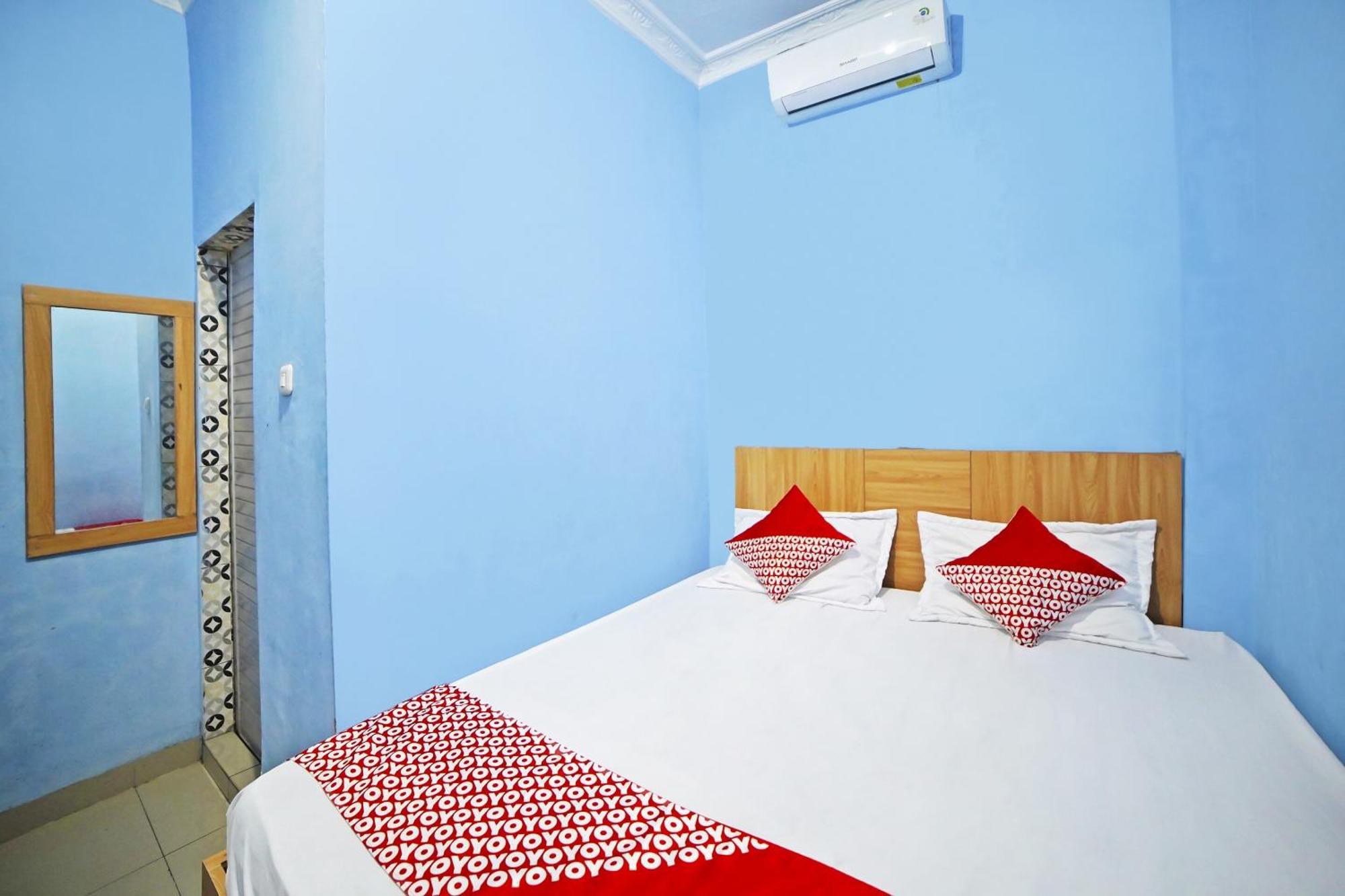 Oyo 90922 Gurusinga Guesthouse Medan Esterno foto