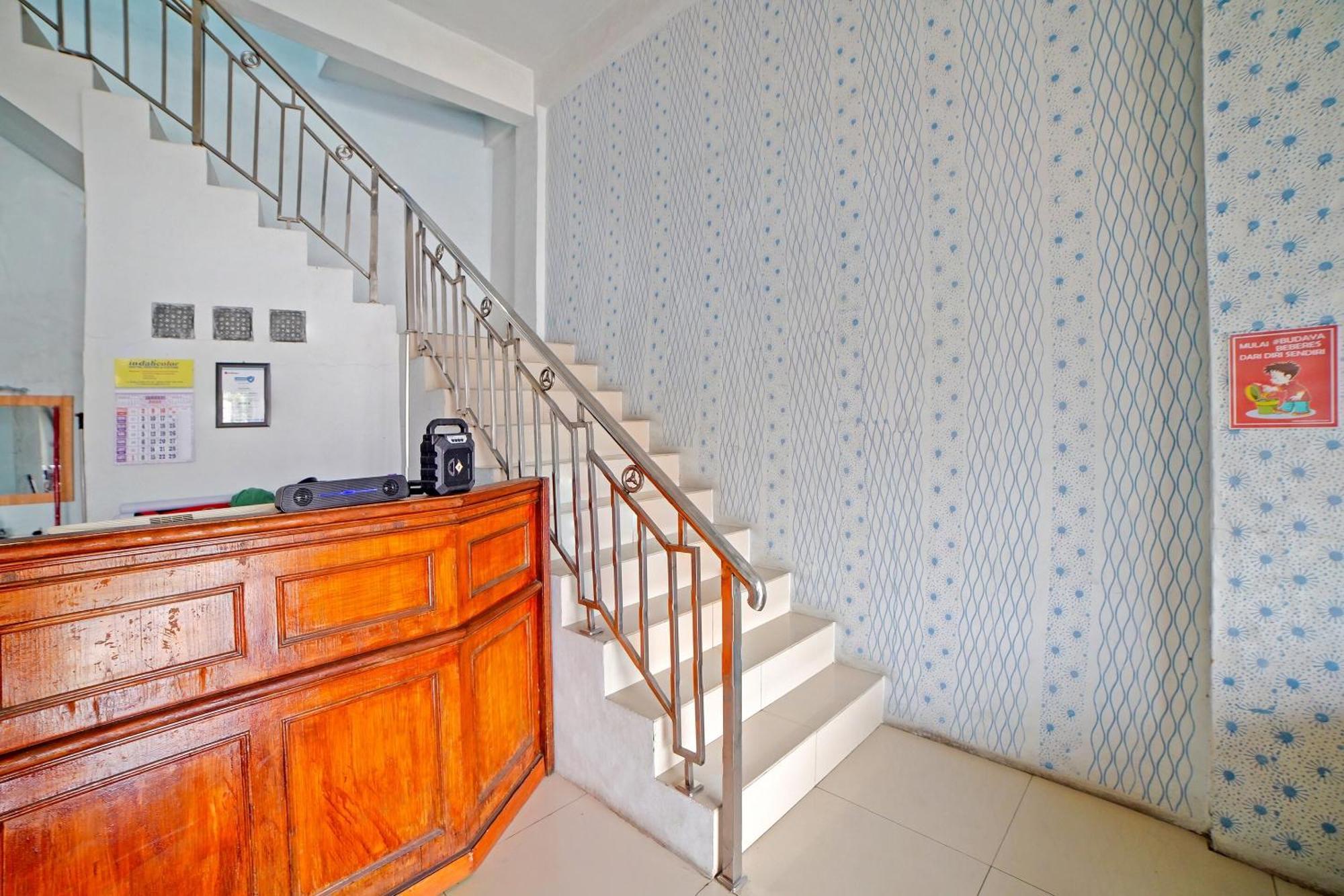 Oyo 90922 Gurusinga Guesthouse Medan Esterno foto