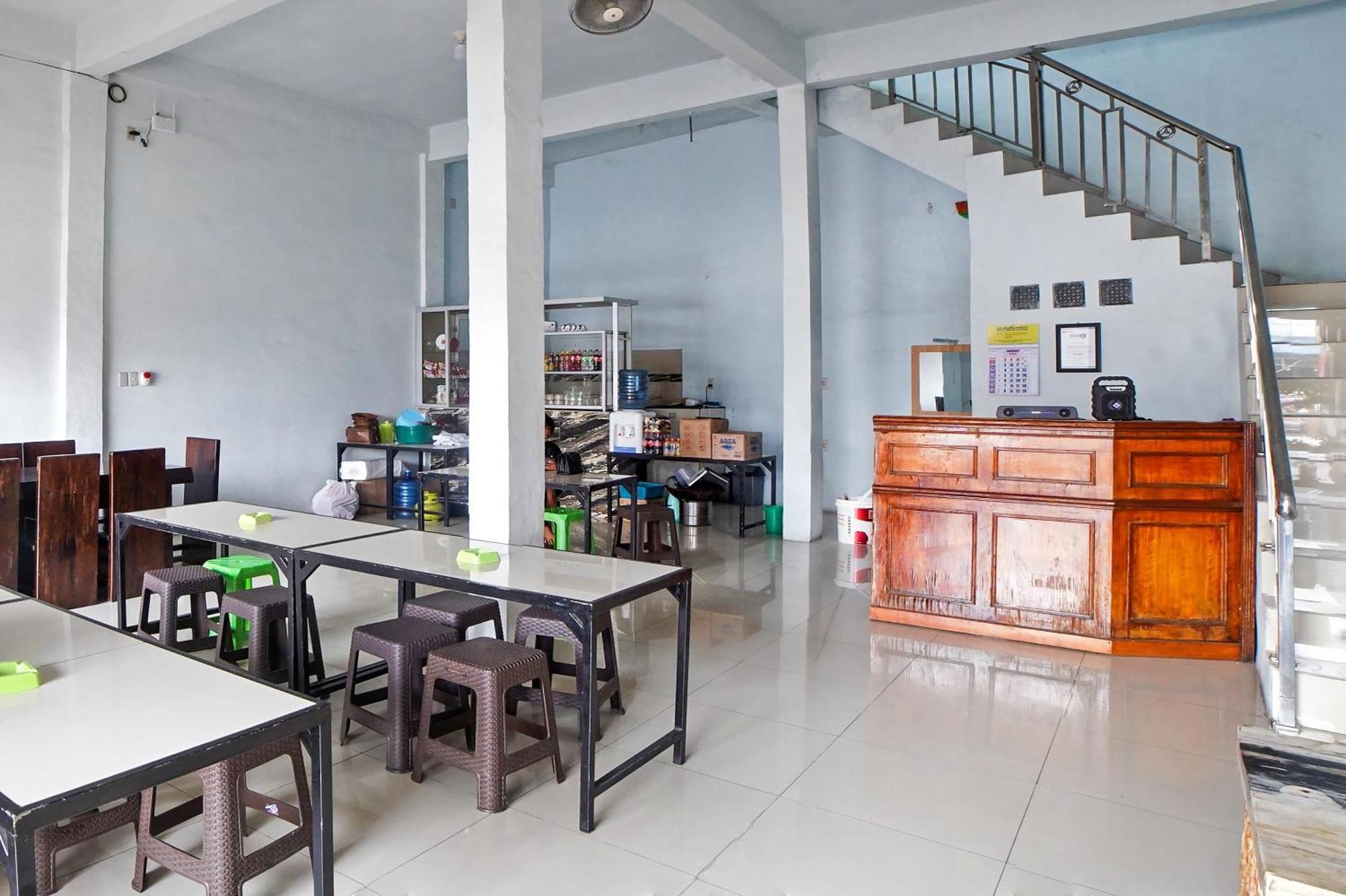 Oyo 90922 Gurusinga Guesthouse Medan Esterno foto
