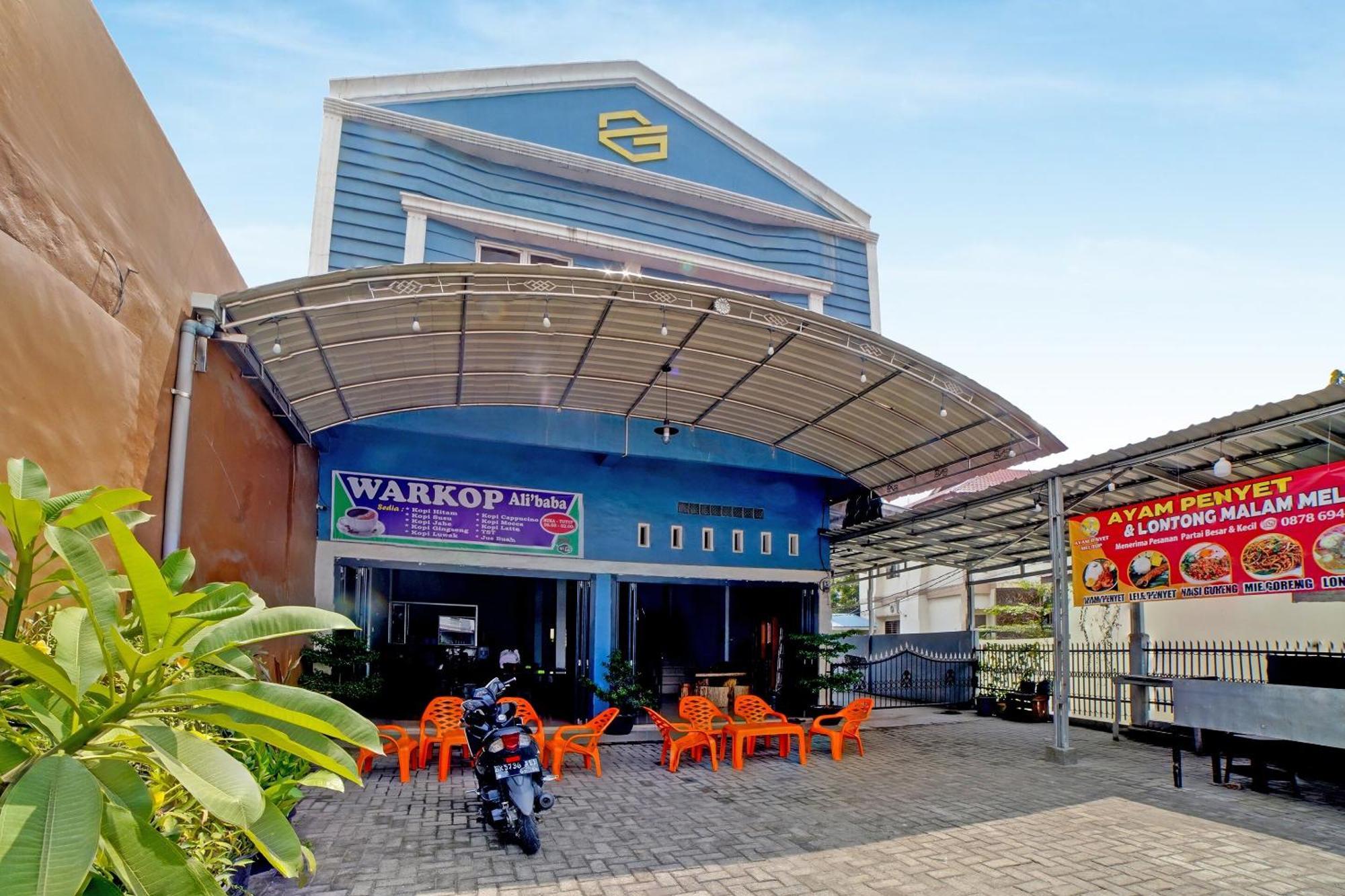 Oyo 90922 Gurusinga Guesthouse Medan Esterno foto