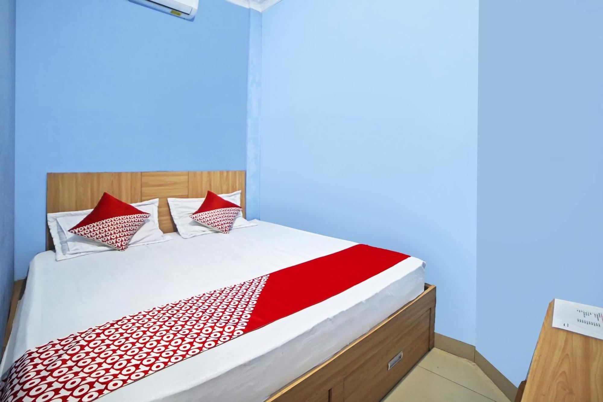 Oyo 90922 Gurusinga Guesthouse Medan Esterno foto