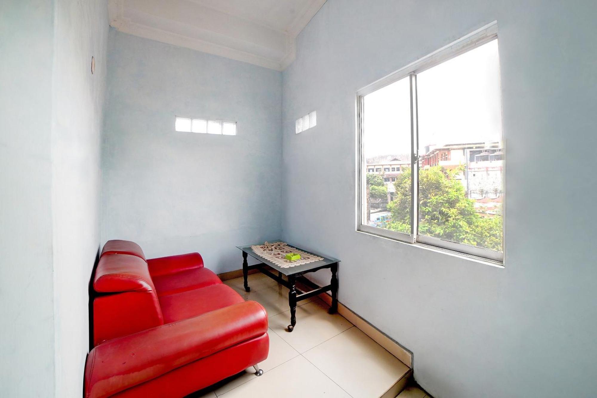 Oyo 90922 Gurusinga Guesthouse Medan Esterno foto